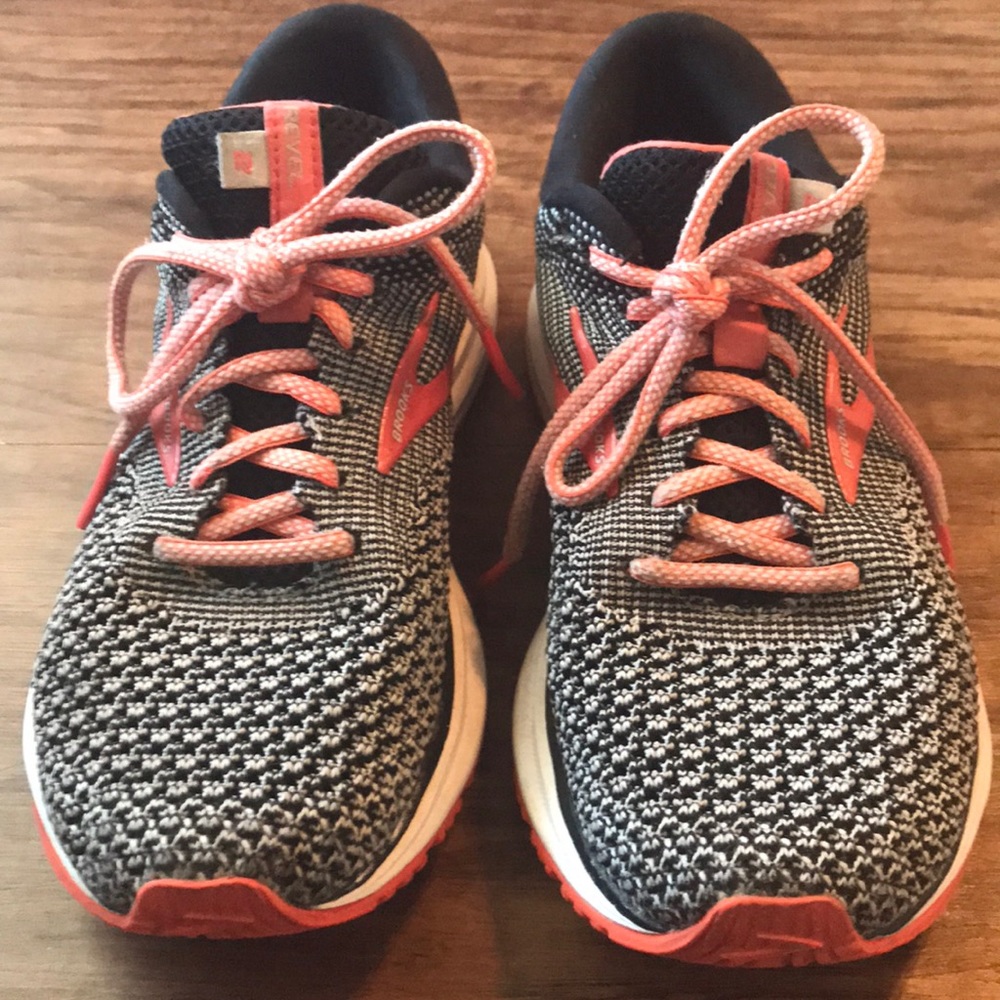 Brooks running shoes - women’s size 7